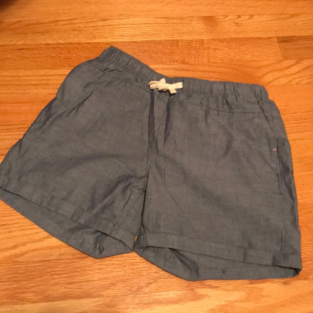 Very cute vintage style pull on shorts